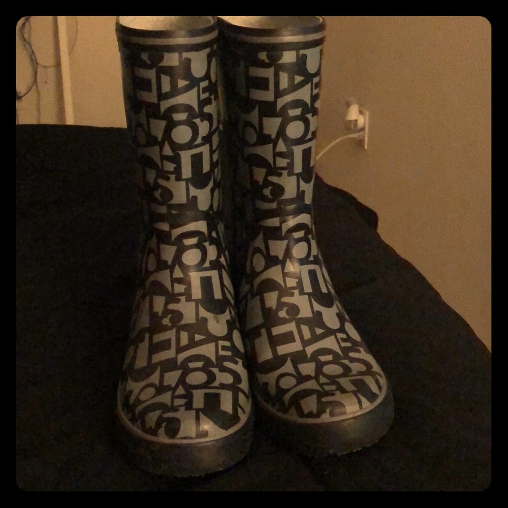 Women’s Lacoste Gray/Black rain boots size 10